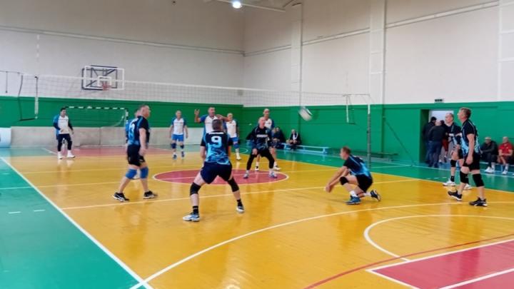 В Энгельсском районе прошел турнир по волейболу среди ветеранов