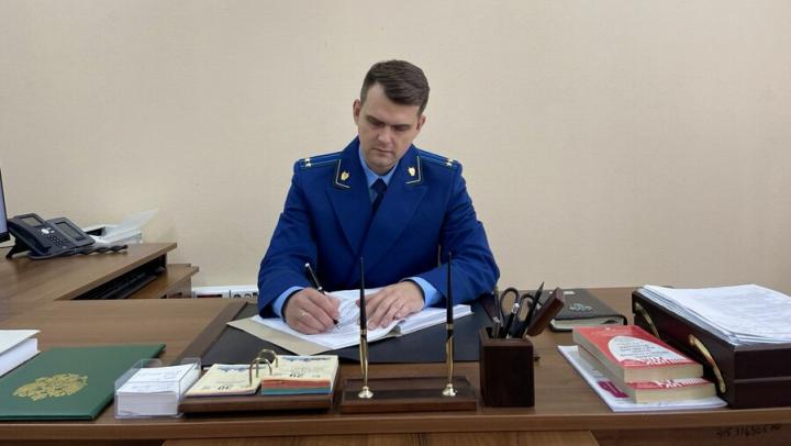 Покровчанин платил деньги педагогу за сдачу экзаменов студентами института Покровчанин платил деньги педагогу за сдачу экзаменов студентами института
