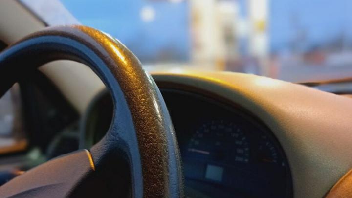 Автоледи врезалась в ограждение в Саратове: пострадали две женщины Автоледи врезалась в ограждение в Саратове: пострадали две женщины