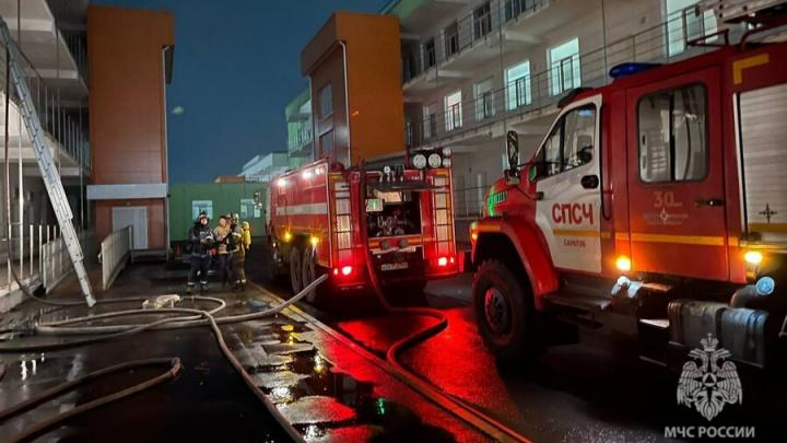 Семь человек пострадали на пожаре в инфекционной больнице Саратова Семь человек пострадали на пожаре в инфекционной больнице Саратова