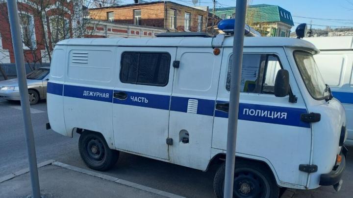 Под Саратовом мигрант подкупил полицейского Под Саратовом мигрант подкупил полицейского