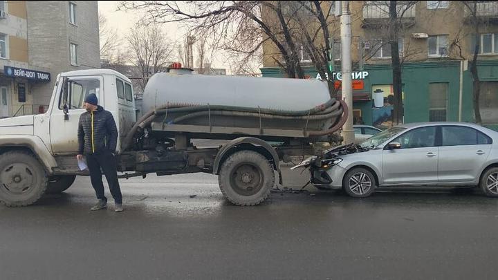 Женщина пострадала в ДТП на Московском шоссе в Саратове Женщина пострадала в ДТП на Московском шоссе в Саратове