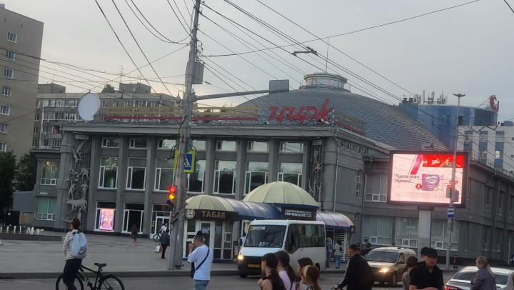 В центре Саратова появятся заездные карманы для автобусов В центре Саратова появятся заездные карманы для автобусов