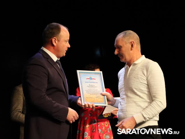 КРЕПКИЕ РУКИ, ПРОПАХШИЕ ХЛЕБОМ КРЕПКИЕ РУКИ, ПРОПАХШИЕ ХЛЕБОМ