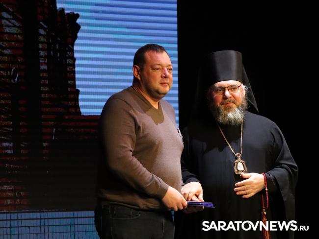 КРЕПКИЕ РУКИ, ПРОПАХШИЕ ХЛЕБОМ КРЕПКИЕ РУКИ, ПРОПАХШИЕ ХЛЕБОМ