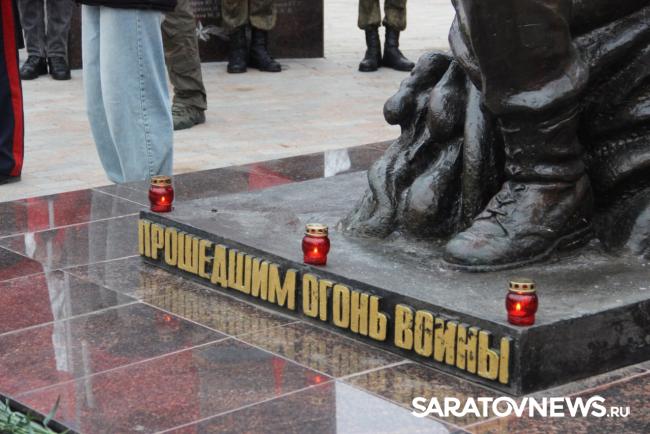 На мемориал в Парке Победы занесли имена Героев-саратовцев На мемориал в Парке Победы занесли имена Героев-саратовцев