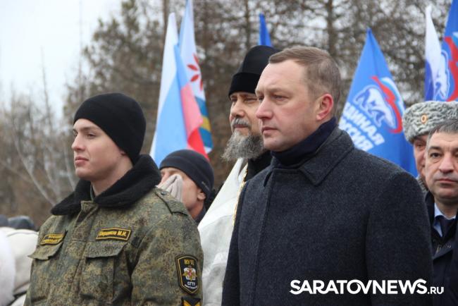На мемориал в Парке Победы занесли имена Героев-саратовцев На мемориал в Парке Победы занесли имена Героев-саратовцев