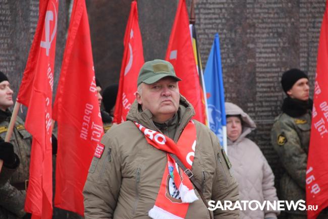 На мемориал в Парке Победы занесли имена Героев-саратовцев На мемориал в Парке Победы занесли имена Героев-саратовцев