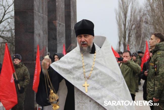 На мемориал в Парке Победы занесли имена Героев-саратовцев На мемориал в Парке Победы занесли имена Героев-саратовцев