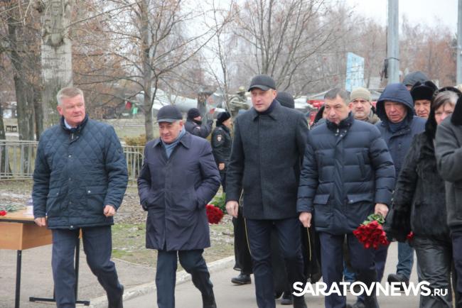 На мемориал в Парке Победы занесли имена Героев-саратовцев На мемориал в Парке Победы занесли имена Героев-саратовцев