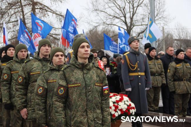 На мемориал в Парке Победы занесли имена Героев-саратовцев На мемориал в Парке Победы занесли имена Героев-саратовцев