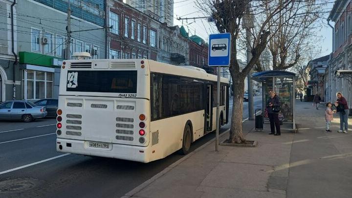 В Лысогорском районе предприниматель не платил водителям автобусов зарплату В Лысогорском районе предприниматель не платил водителям автобусов зарплату