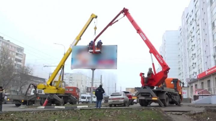 В Энгельсе с начала текущего года ликвидировали около 600 незаконных объектов В Энгельсе с начала текущего года ликвидировали около 600 незаконных объектов