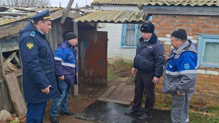 В Питерском районе трое сельчан отравились угарным газом В Питерском районе трое сельчан отравились угарным газом