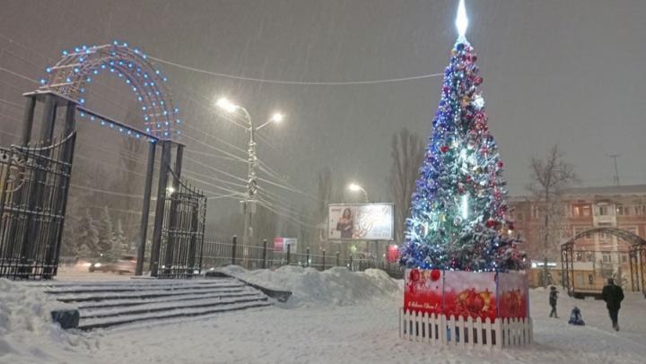 В Саратовской области отказались от новогодних салютов, но сохранят детские ёлки В Саратовской области отказались от новогодних салютов, но сохранят детские ёлки
