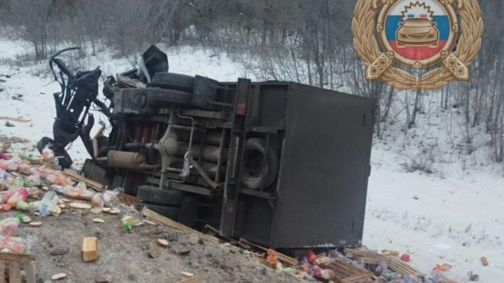Три человека пострадали в тройной аварии под Марксом Три человека пострадали в тройной аварии под Марксом