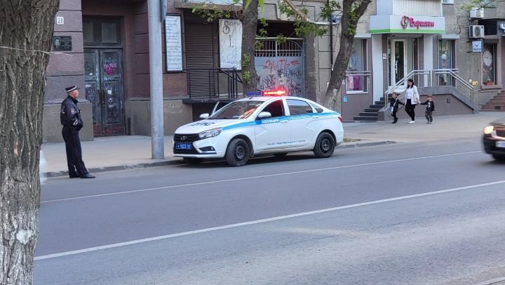 В Саратове пьяный прохожий ударил полицейского и получил два года принудительных работ В Саратове пьяный прохожий ударил полицейского и получил два года принудительных работ