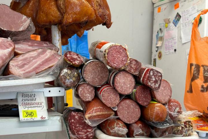 В молоке — кишечная палочка, в мясе — лишние ДНК: что обнаружили инспекторы в продуктах Саратовской области