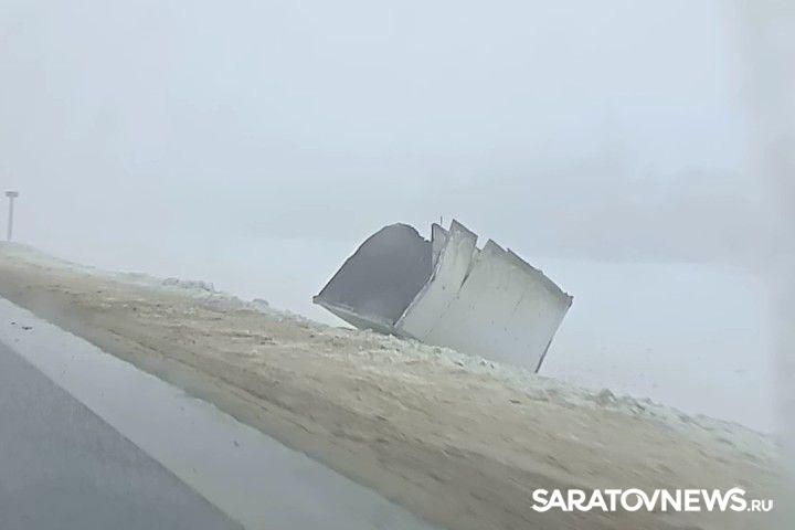 Туман в Саратовской области: машины достают из кюветов Туман в Саратовской области: машины достают из кюветов