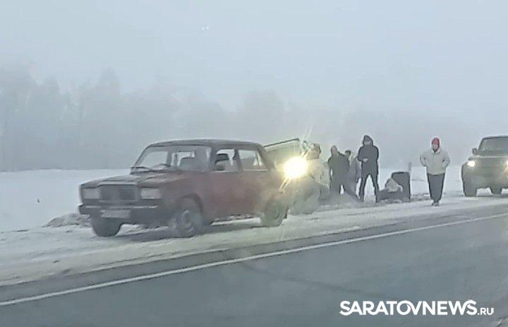 Туман в Саратовской области: машины достают из кюветов Туман в Саратовской области: машины достают из кюветов