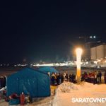 Очередь в ледяную воду: как саратовцы отметили Крещение на новом пляже