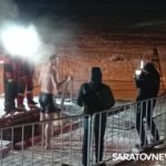 Очередь в ледяную воду: как саратовцы отметили Крещение на новом пляже