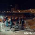 Очередь в ледяную воду: как саратовцы отметили Крещение на новом пляже