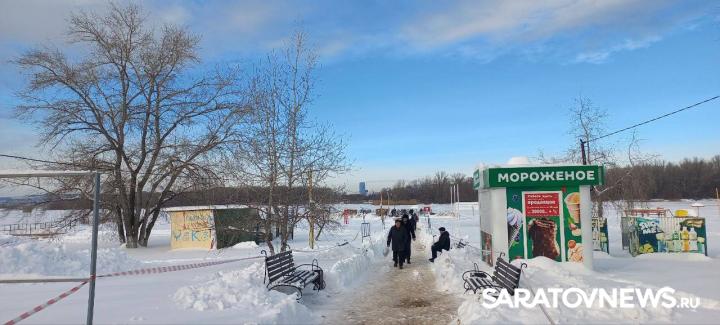 В Энгельсе продолжаются Крещенские купания В Энгельсе продолжаются Крещенские купания