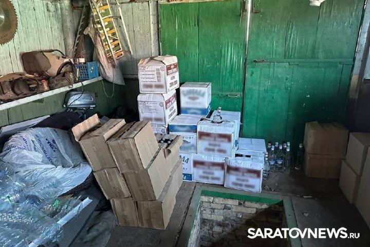 Полиция обнаружила у жителя Красного Кута «чёрный» алкоголь и сигареты на миллионы рублей Полиция обнаружила у жителя Красного Кута «чёрный» алкоголь и сигареты на миллионы рублей