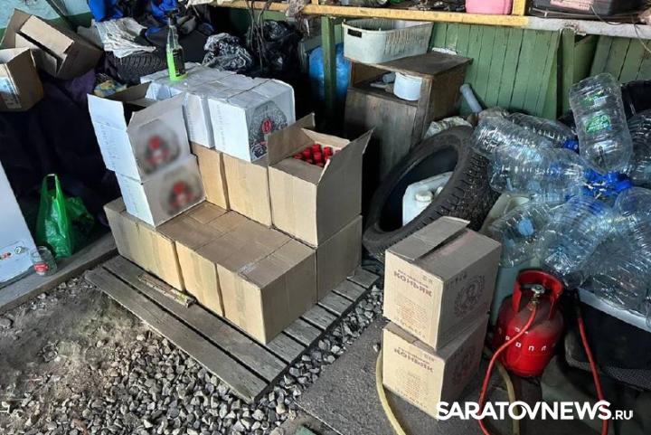 Полиция обнаружила у жителя Красного Кута «чёрный» алкоголь и сигареты на миллионы рублей Полиция обнаружила у жителя Красного Кута «чёрный» алкоголь и сигареты на миллионы рублей