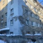 «Ждём обрушения»: саратовцы месяцами живут в доме с трещинами, плесенью и водой в подвале «Ждём обрушения»: саратовцы месяцами живут в доме с трещинами, плесенью и водой в подвале