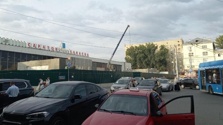 В Саратове таксист сдал в ломбард золото, оставленное пассажиркой в машине В Саратове таксист сдал в ломбард золото, оставленное пассажиркой в машине