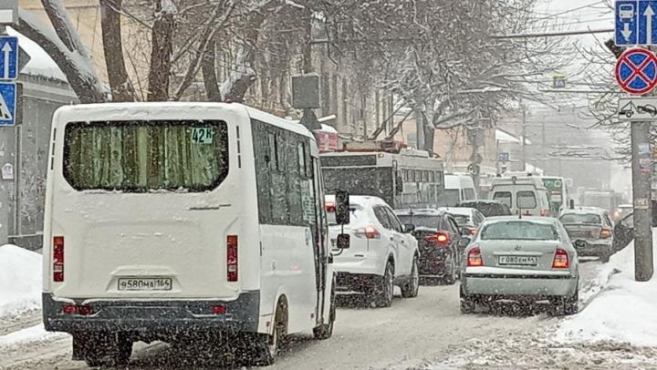В Саратове снова 10-балльные пробки В Саратове снова 10-балльные пробки