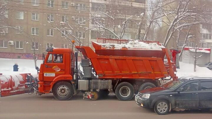 В Саратове за сутки вывезли 47 тысяч кубометров снега В Саратове за сутки вывезли 47 тысяч кубометров снега