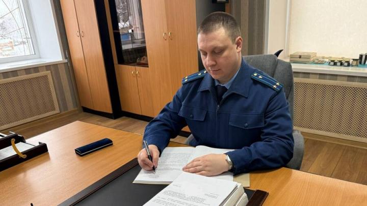 Директора сельхозпредприятия в Саратовской области судят за травму работника при накачке шины Директора сельхозпредприятия в Саратовской области судят за травму работника при накачке шины