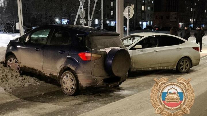 В Балакове две автоледи попали в аварию: есть пострадавшие В Балакове две автоледи попали в аварию: есть пострадавшие