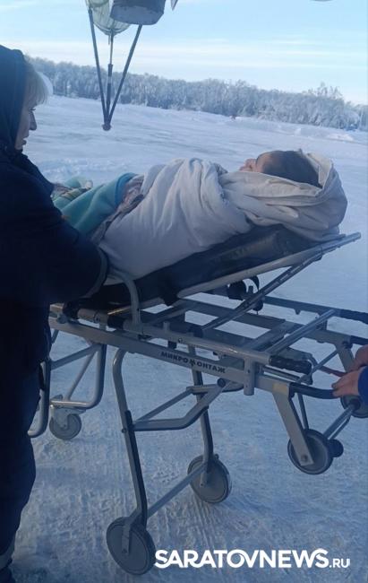 Врачи санитарной авиации из Саратова эвакуировали двух пострадавших в ДТП подростков из Балакова Врачи санитарной авиации из Саратова эвакуировали двух пострадавших в ДТП подростков из Балакова