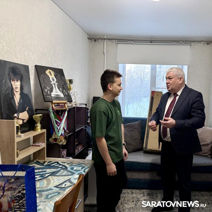 Виктор из Саратова получил долгожданный подарок от министра здравоохранения региона Виктор из Саратова получил долгожданный подарок от министра здравоохранения региона