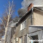 В Затоне пять пожарных расчётов боролись с огнём в доме В Затоне пять пожарных расчётов боролись с огнём в доме