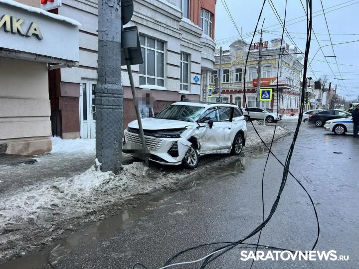 В Энгельсе столкнулись троллейбус и легковой автомобиль: пострадали 8 человек, прокуратура проводит проверку В Энгельсе столкнулись троллейбус и легковой автомобиль: пострадали 8 человек, прокуратура проводит проверку