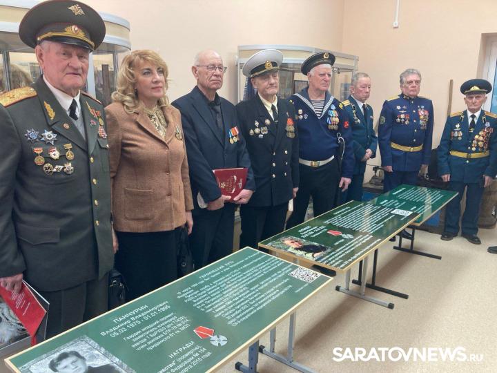 Три школы Саратовской области получили копии Знамени Победы Три школы Саратовской области получили копии Знамени Победы