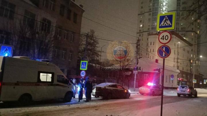 «Хендай» сбил женщину на Мичурина в Саратове «Хендай» сбил женщину на Мичурина в Саратове