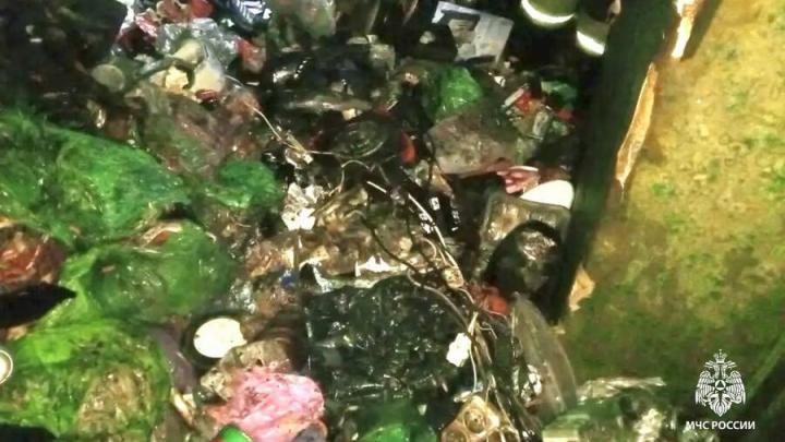 В квартире, заваленной мусором, в огне погиб мужчина В квартире, заваленной мусором, в огне погиб мужчина