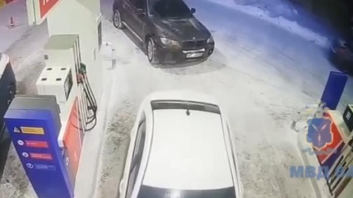 Саратовца задержали за двойную кражу топлива с АЗС на улице Шехурдина Саратовца задержали за двойную кражу топлива с АЗС на улице Шехурдина