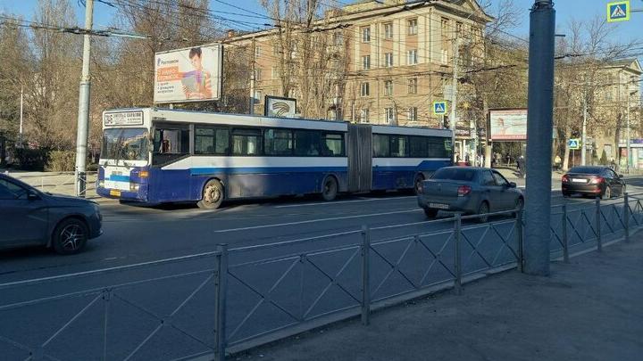 Не пришел автобус? Куда звонить саратовцам в любое время суток Не пришел автобус? Куда звонить саратовцам в любое время суток