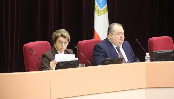 Депутаты одобрили поправки в бюджет Саратова: 510 млн на развязку Стрелки, 500 млн на новые парки и 612 млн на автобусы