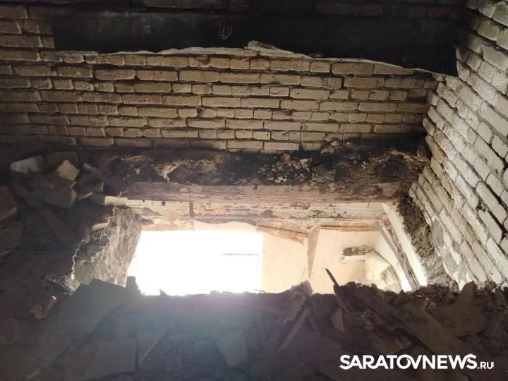 В саратовском доме обрушился потолок: возбуждено уголовное дело