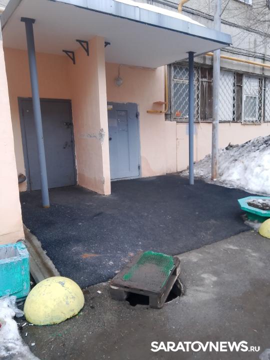 Жители саратовской многоэтажки жалуются на бездействие коммунальщиков Жители саратовской многоэтажки жалуются на бездействие коммунальщиков