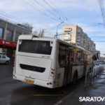 Розы для водителей: саратовский министр лично поздравлял женщин за рулем с 8 Марта