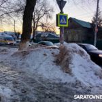 Жители Энгельса жалуются на снег и наледь у полицейского отдела Жители Энгельса жалуются на снег и наледь у полицейского отдела